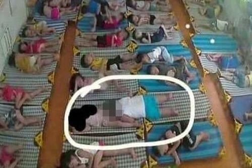 Quá nghiệt ngã khi buộc thôi việc 2 giáo viên tranh thủ đi ăn để xảy ra chuyện bé trai 'nghịch' bé gái