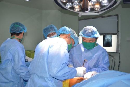 Thay khớp háng cho cụ bà cao tuổi nhất TP Cần Thơ