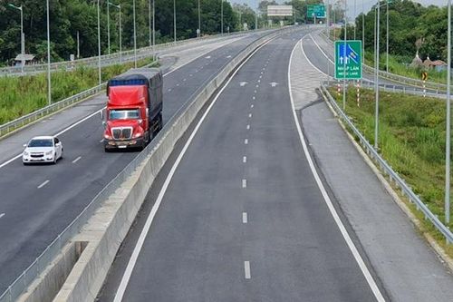 Trình Quốc hội đưa 3 dự án cao tốc Bắc–Nam sang đầu tư công