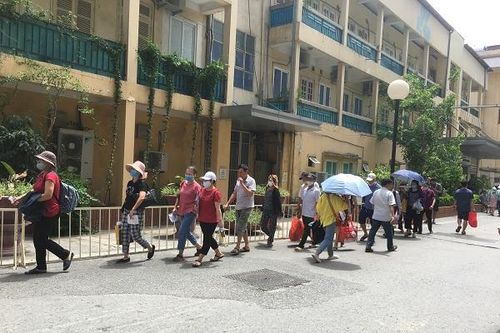 Mệt mỏi trong bệnh viện những ngày nắng nóng
