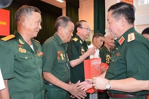 Bộ Quốc phòng gặp mặt đoàn đại biểu người có công với cách mạng tỉnh Nghệ An