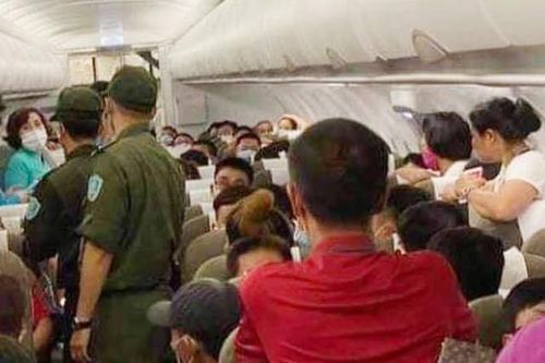 Hành khách gây rối vì tranh chỗ để hành lý bị cấm bay 12 tháng