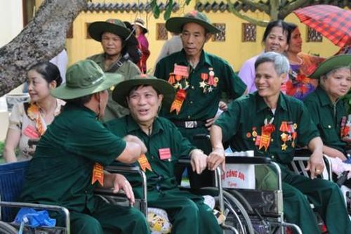 Chế độ điều dưỡng và quà tặng người có công