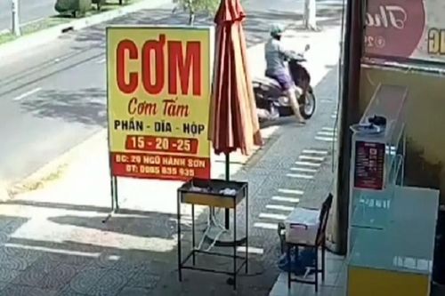 Ngỡ ngàng người phụ nữ trộm cả thùng thịt ở quán cơm
