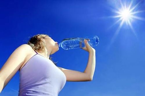 Những cách bảo vệ cơ thể trong mùa nắng nóng