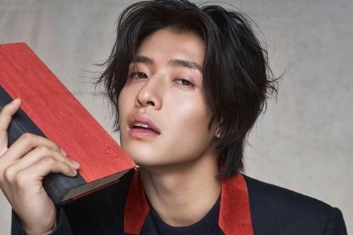 Sao nam vượt mặt Hyun Bin, Park Seo Joon tỏa sáng ở Beaksang 2020 là ai?