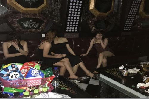 Hưng Yên: Bắt quả tang 31 đối tượng đang có hành vi sử dụng trái phép chất ma túy tại quán Karaoke Galaxy