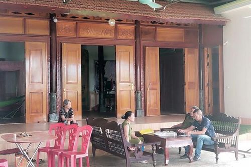 Hộ nghèo có nhà đẹp, người chết vẫn nhận tiền hỗ trợ COVID-19