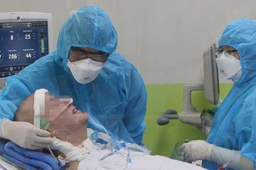 Bệnh nhân phi công người Anh đã thực hiện được động tác tinh tế