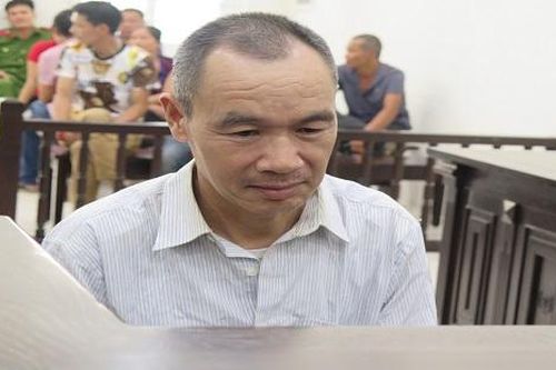 Bố trút 'mưa dao' vào con trai ruột, lĩnh 20 năm tù