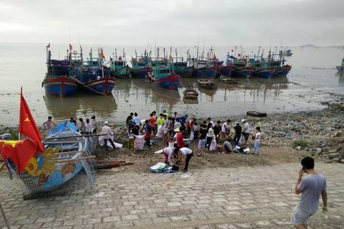 Thanh Hóa: Va chạm tàu cá 1 người chết, 4 người mất tích