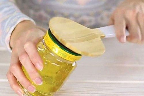 Cách mở nắp chai lọ trong tủ lạnh dễ như chia tay người yêu cũ