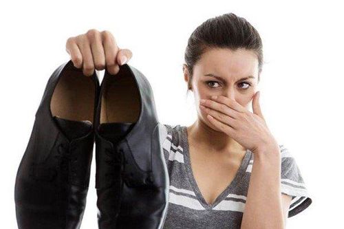 Clip: Mách bạn 4 cách khử mùi hôi giày đơn giản đến không ngờ