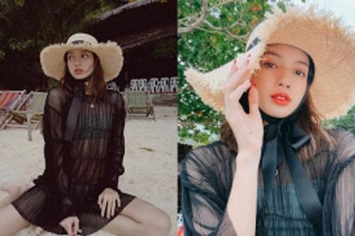 Lisa diện bikini che gần hết nhưng vẫn sexy đến 'nghẹt thở'