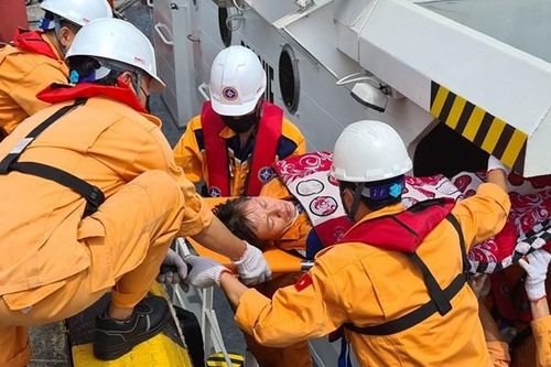 Tìm kiếm nạn nhận mất tích vụ va chạm giữa tàu ANNE GAS09 và tàu cá TH 90282
