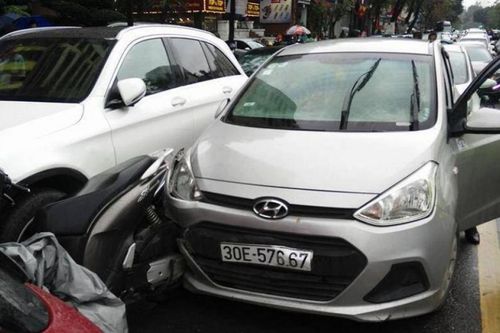 Tự thỏa thuận sau va chạm giao thông, CSGT có được giữ xe?