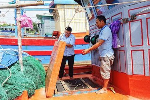 Đảm bảo an toàn vệ sinh thực phẩm trên tàu cá