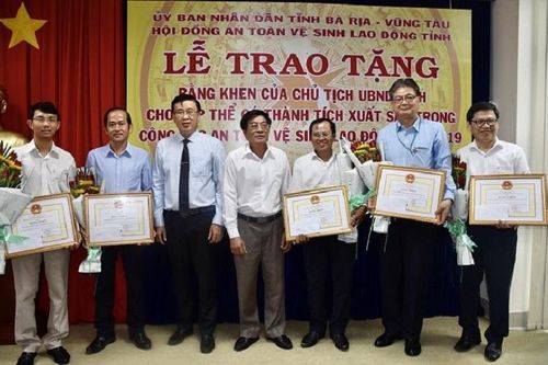 Nhiệt điện Phú Mỹ & Công ty EPS nhận bằng khen về công tác An toàn vệ sinh lao động