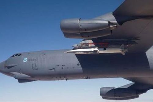 'Pháo đài bay' B-52 đánh rơi... tên lửa siêu vượt âm