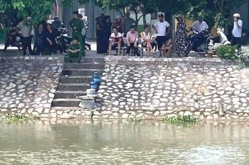 Hành động lạ của người đàn ông nhảy xuống sông... tự tử
