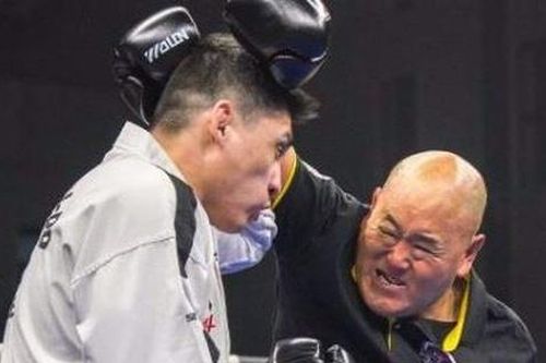 Thất bại muối mặt của võ sư Thái Cực trước võ sĩ Taekwondo