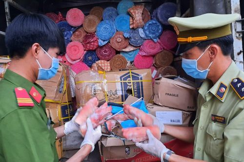 Thu giữ 490 kg chân lợn Pháp đông lạnh