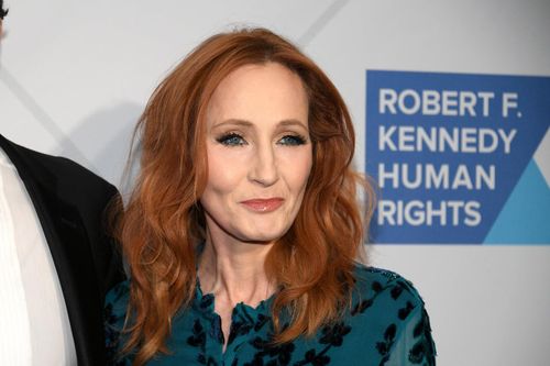 JK Rowling chia sẻ về chuyện bị lạm dụng tình dục, bạo hành