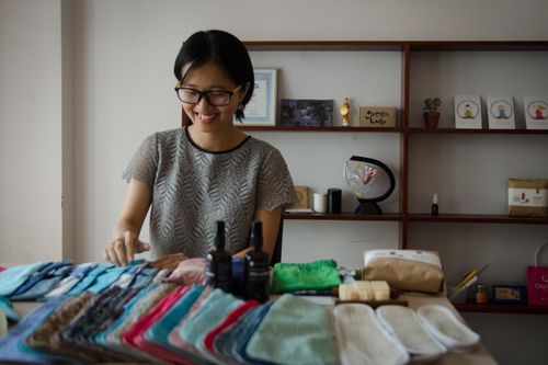 Cựu sinh viên Ngoại thương khởi nghiệp với băng vệ sinh