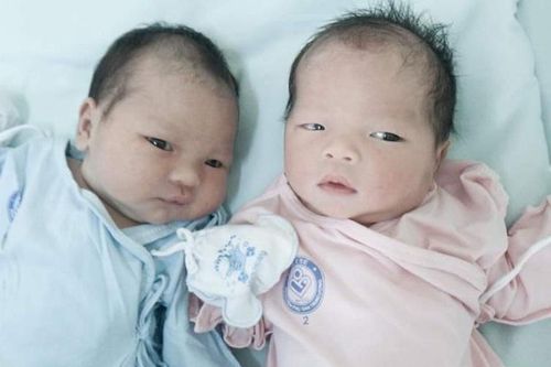 Vợ chồng nghèo đón song thai sau 10 năm hiếm muộn