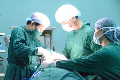 Bị bướu cổ có nên mổ?