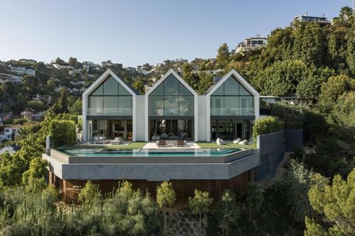 Bên trong nhà trang trại độc đáo nằm giữa khu phố xa xỉ ở Los Angeles