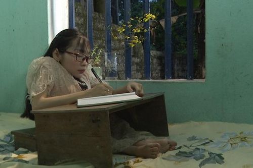 Cô giáo xương thủy tinh với lớp học '5 không'