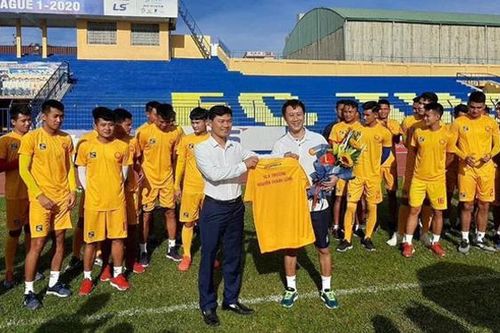 11 tháng 5 lần thay HLV, điều gì đang xảy ra ở Thanh Hóa?