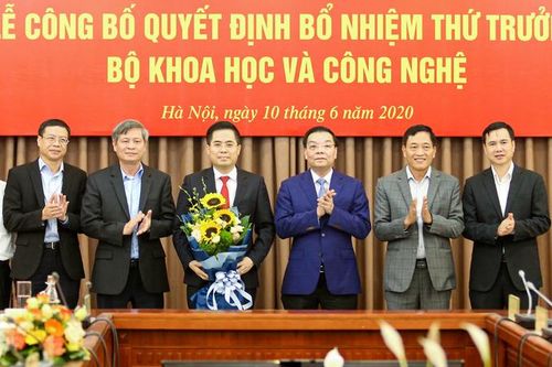 Công bố quyết định của Thủ tướng Chính phủ về công tác cán bộ