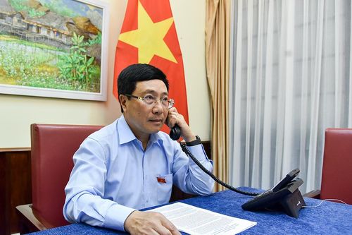 Phó Thủ tướng Phạm Bình Minh điện đàm với Bộ trưởng Ngoại giao Thụy Sĩ