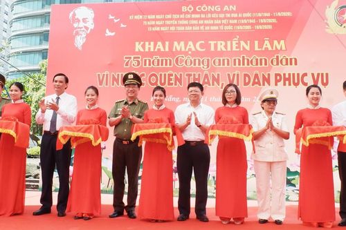 Khai mạc Triển lãm '75 năm Công an nhân dân - vì nước quên thân, vì dân phục vụ'