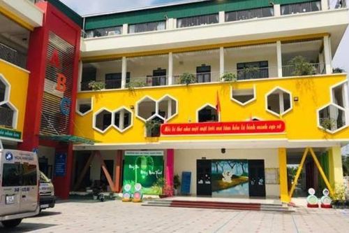 Buộc thôi việc hai cô giáo dùng dép đánh trẻ