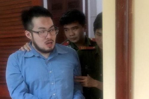 Thanh niên ngoại quốc khai mua 50 triệu đồng ma túy để… chữa bệnh trầm cảm