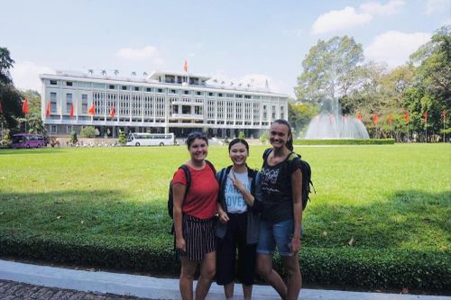 Tua du lịch miễn phí và lời hẹn trở lại