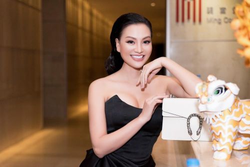 Trần Huyền Nhung sang trọng, quý phái đi sự kiện
