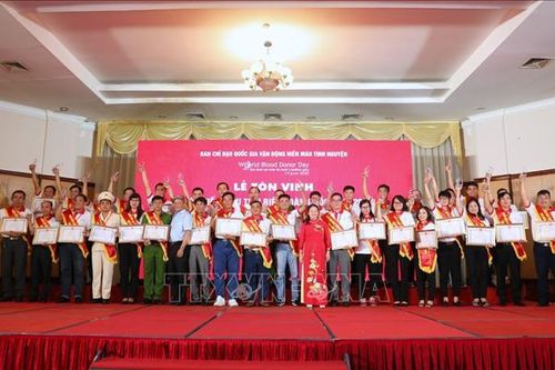Tôn vinh 100 người hiến máu tiêu biểu toàn quốc năm 2020