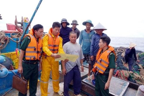 Lập biên bản 21 tàu cá vi phạm hành lang an toàn công trình dầu khí trên biển