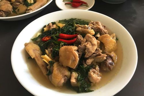 Trồng rau răm, 'gặt'... gà kho tàu
