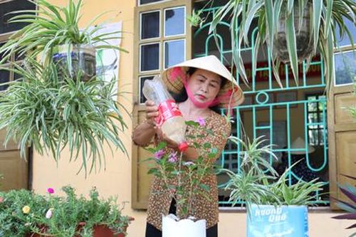Phụ nữ thành phố Ninh Bình chung tay chống rác thải nhựa