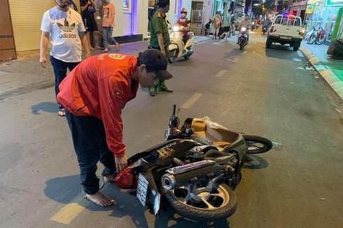 Tên cướp giật bị ngã xe, khi công an đến thì xe bị trộm mất