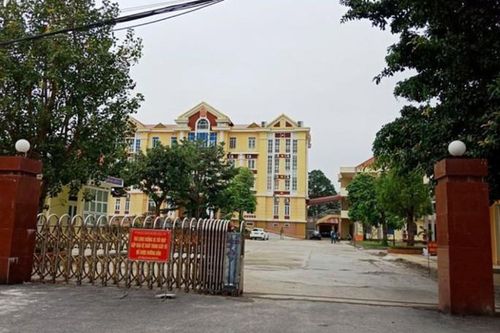 Bắt tạm giam Phó Chủ tịch huyện và 3 người khác về tội đánh bạc
