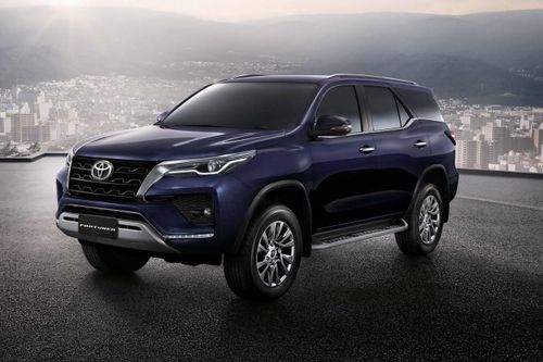 Toyota Fortuner thay đổi ra sao trong 15 năm qua?