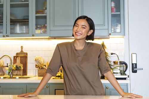 Căn bếp thiết kế như quán cà phê vintage của Châu Bùi