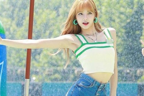 Thần tượng Hàn có tỷ lệ đôi chân gấp 4 lần cơ thể