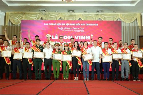 Tôn vinh 100 người hiến máu tiêu biểu toàn quốc 2020